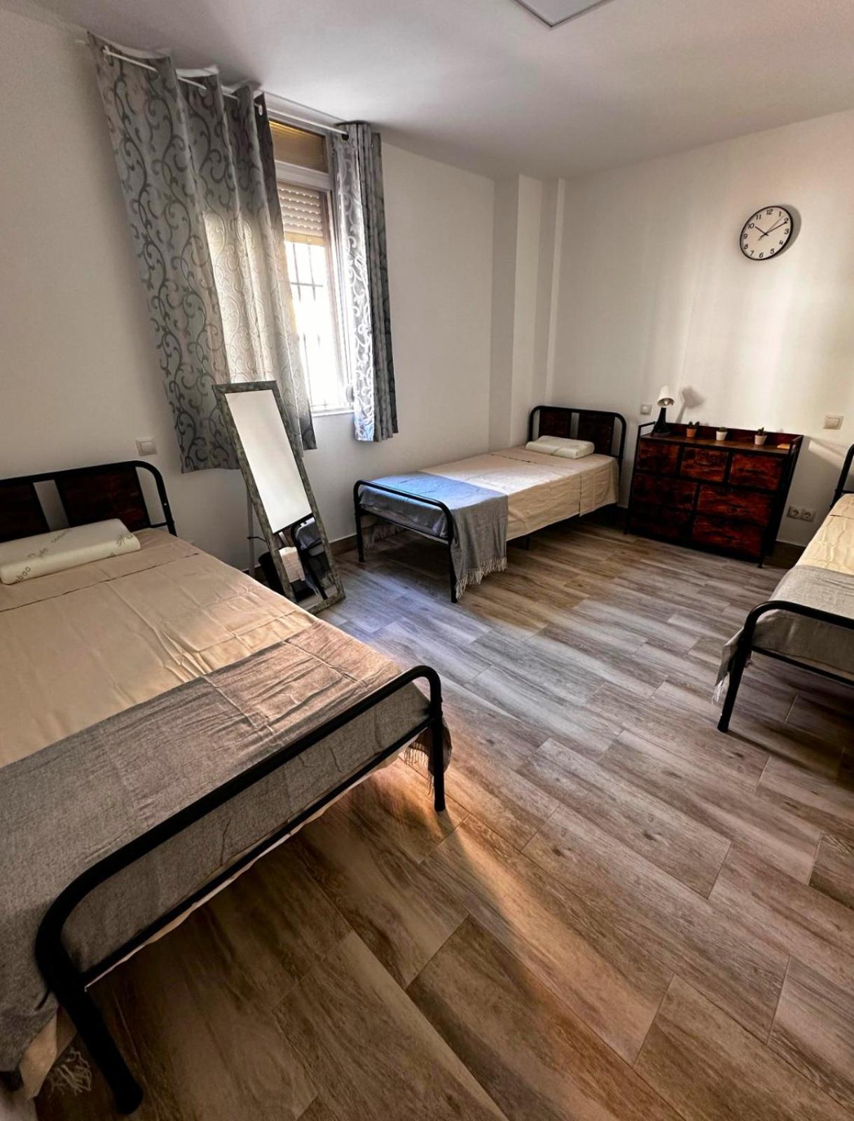 Amplia Casa Entera Con Patio Y Terraza Familia Y Grupo De Amigos Feriehus